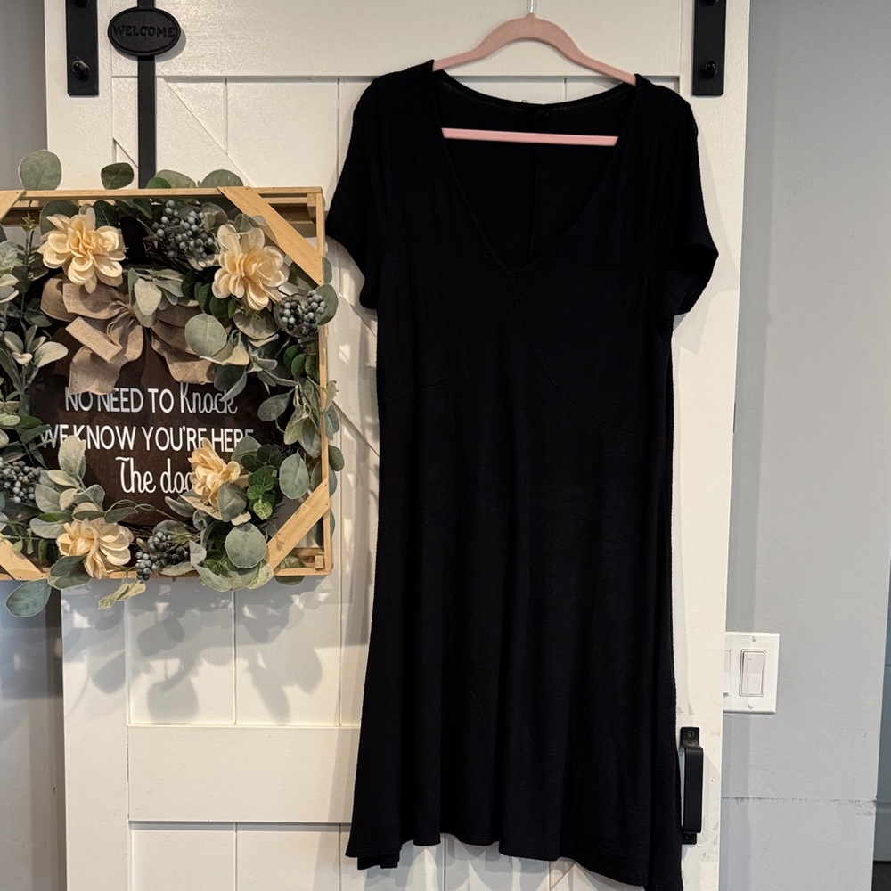 Torrid sz 0 Black V-Neck Short Sleeve Sweater Dress